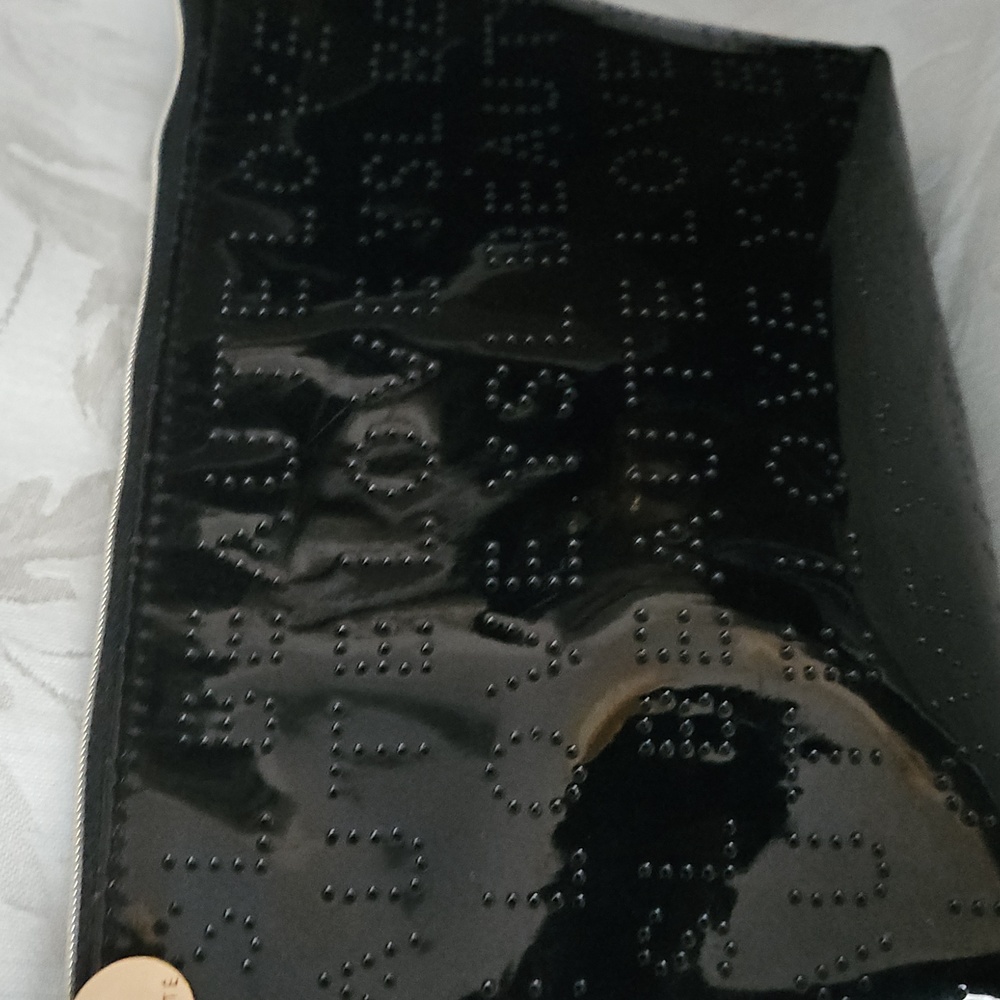 Yves Saint Laurent Cosmetics Bag. - Picture 8 of 11